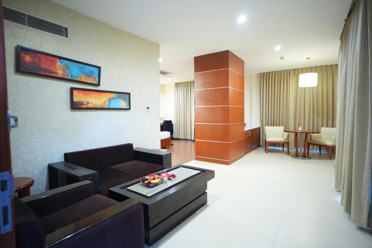 The Altruist Business Hotel Hitech Хидерабад Екстериор снимка