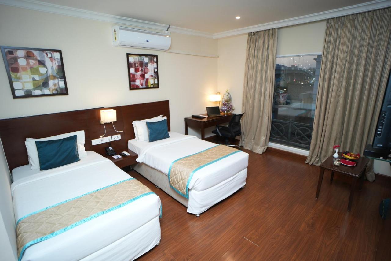 The Altruist Business Hotel Hitech Хидерабад Екстериор снимка